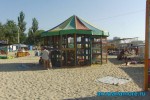 Детский аттракцион на Центральном песчаном пляже в Анапе